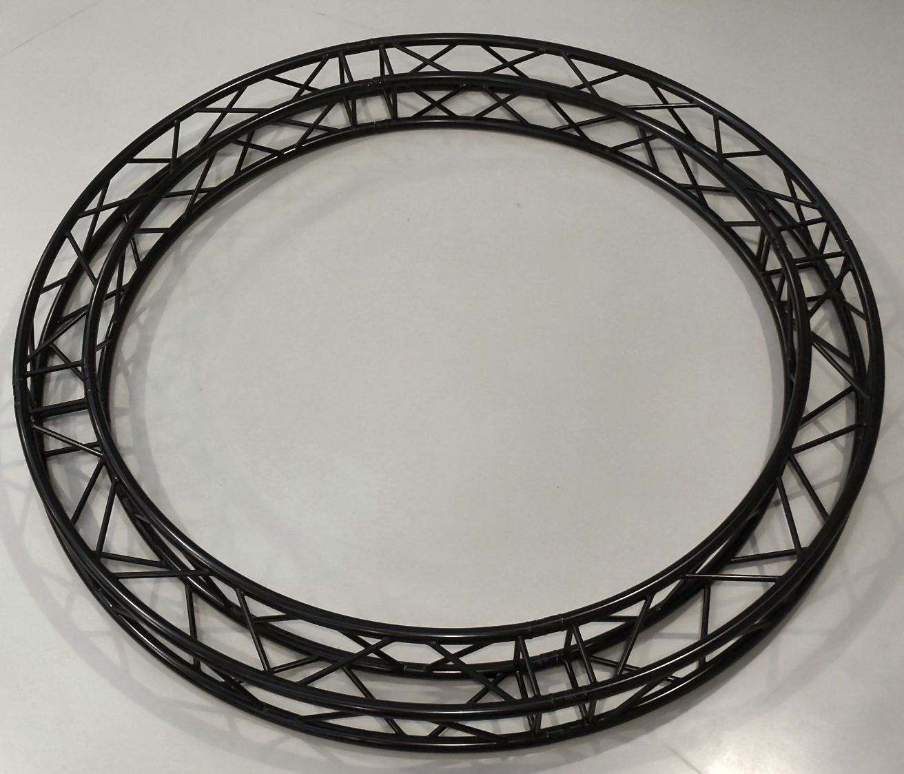 BLACK CIRCULAR TRUSS - 2M IN DIAMETER 290MM ALUMINIUM BOX-TRUSS - Image 3