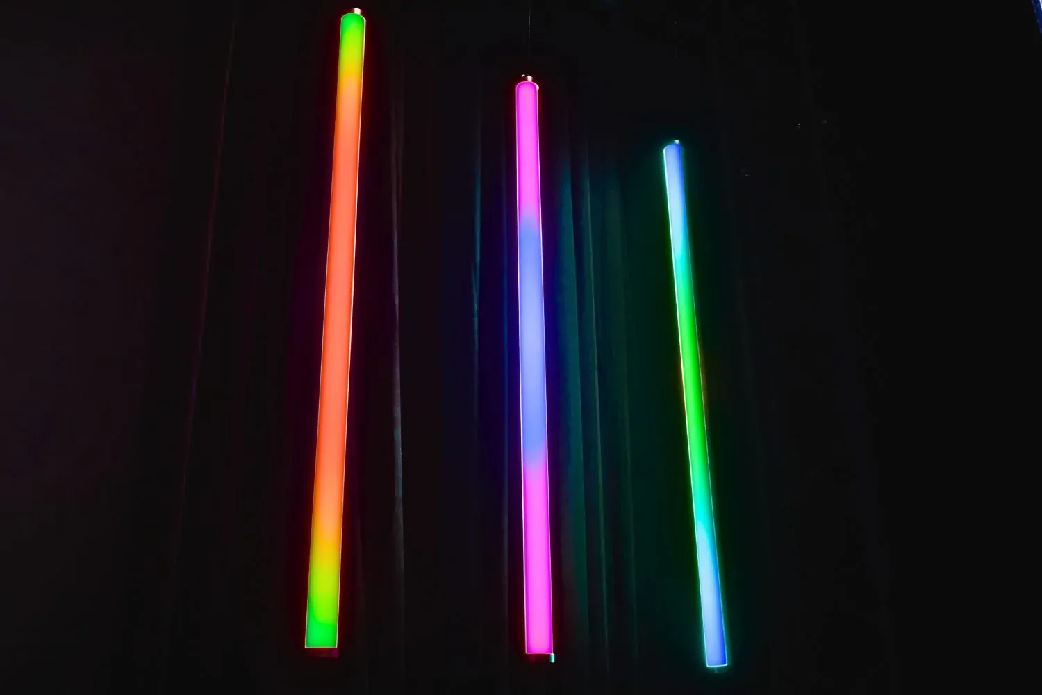Event Lighting EVENTTUBEKIT - Outdoor LED Tube Package of 8 in a Road Case - Image 3