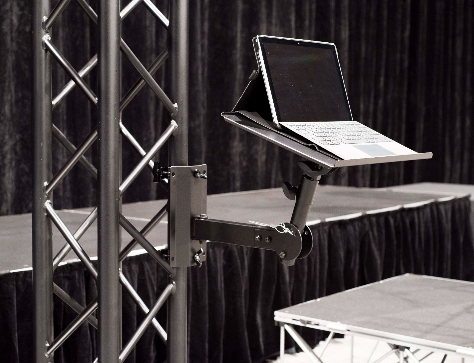 ADJUSTABLE TOP TRAY WITH TILT 35MM POLE SOCKET + WALL/TRUSS BRACKET WITH 50MM CLAMPS - Image 3